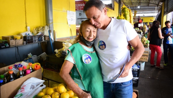 Marcio Bittar visita mercado que será reformado com emenda de R$ 20 milhões de sua autoria